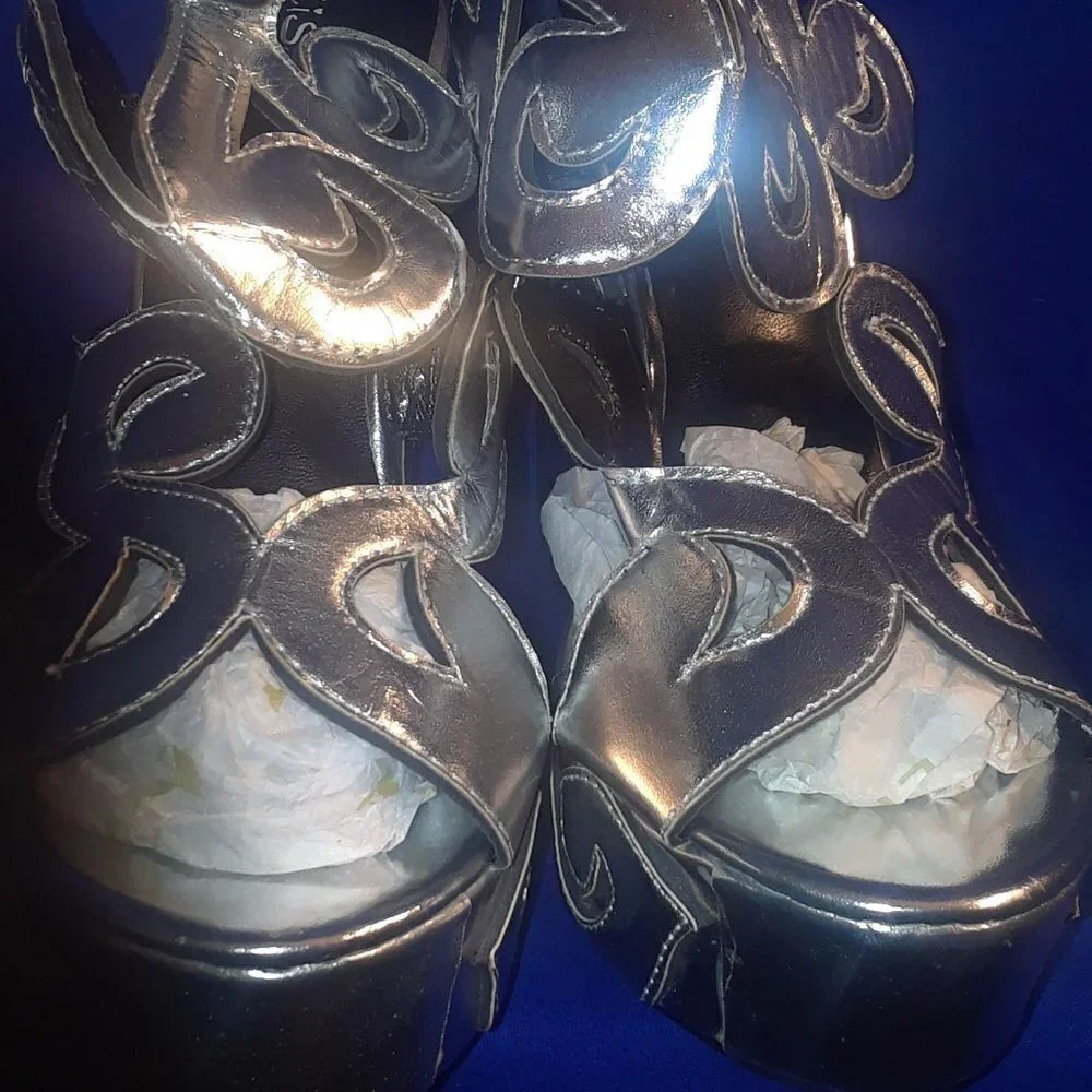Silver Rose Bud open toe sandals